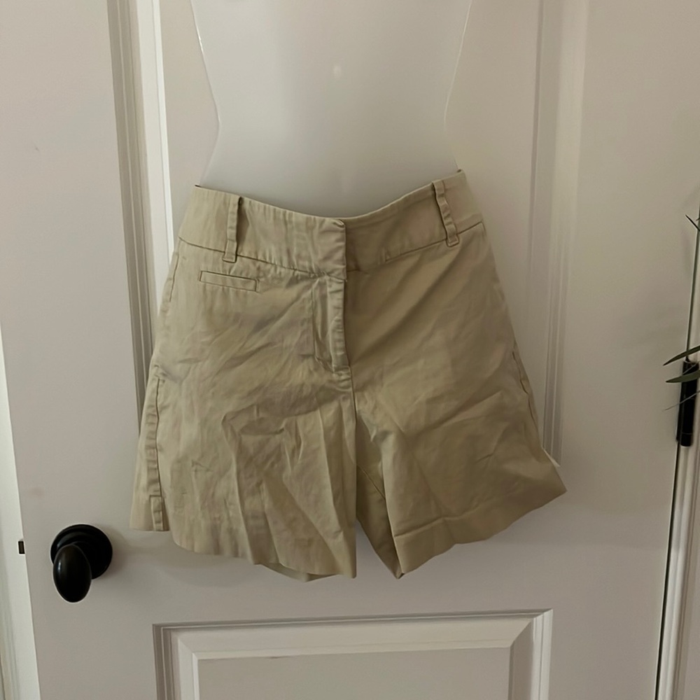 Ann Taylor khaki shorts size 4